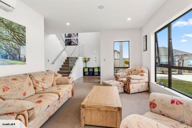 Photo of property in 29 Tawa Place, Orewa, 0931