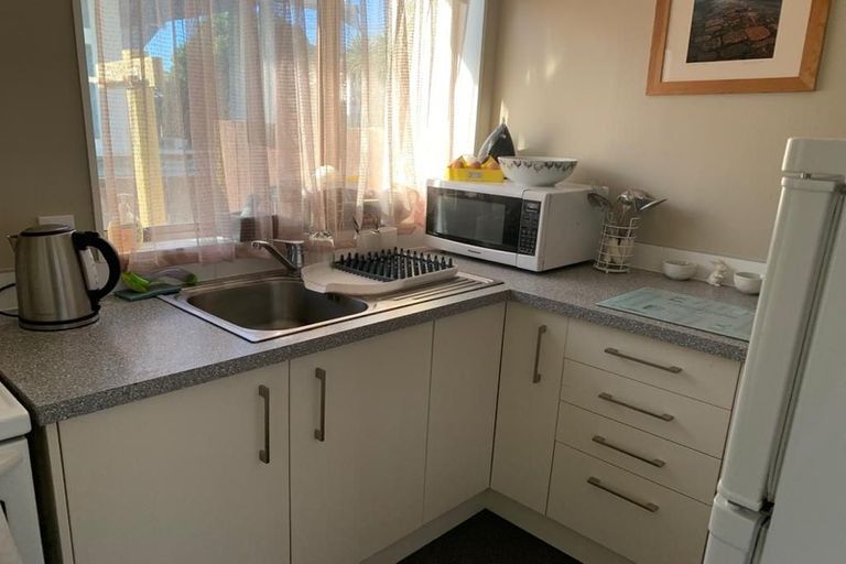 Photo of property in 3/49 Apu Crescent, Lyall Bay, Wellington, 6022