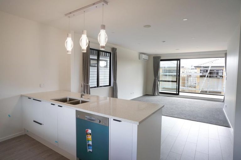 Photo of property in 7/19 Kingdale Road, Henderson, Auckland, 0610