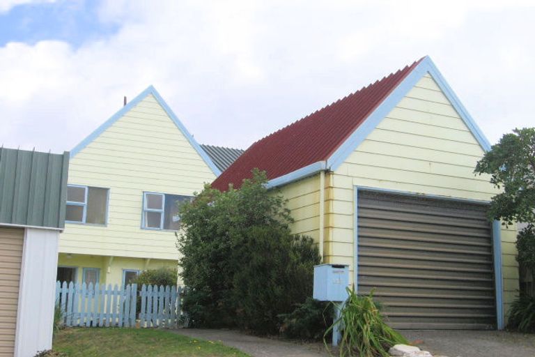 Photo of property in 135 Akaroa Drive, Maupuia, Wellington, 6022