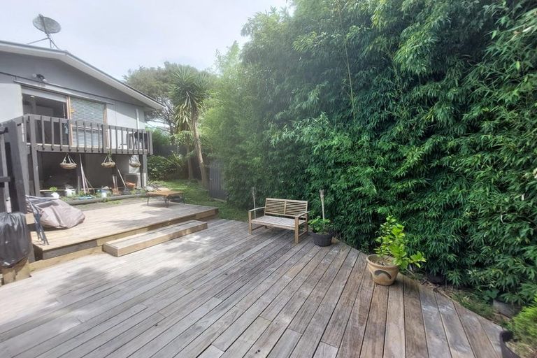 Photo of property in 1/14 Barnfield Place, Glendene, Auckland, 0602