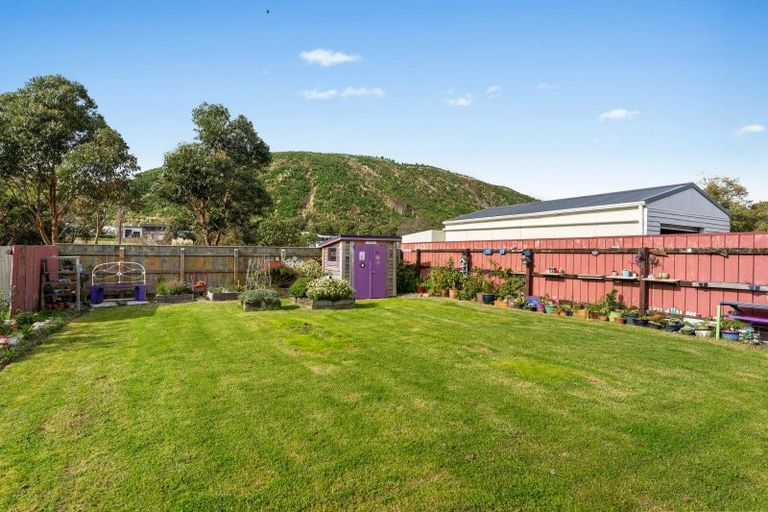 Photo of property in 22 Buckley Grove, Paraparaumu, 5032