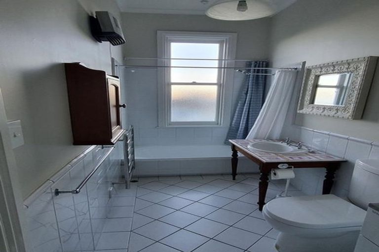 Photo of property in 35a Grant Road, Thorndon, Wellington, 6011