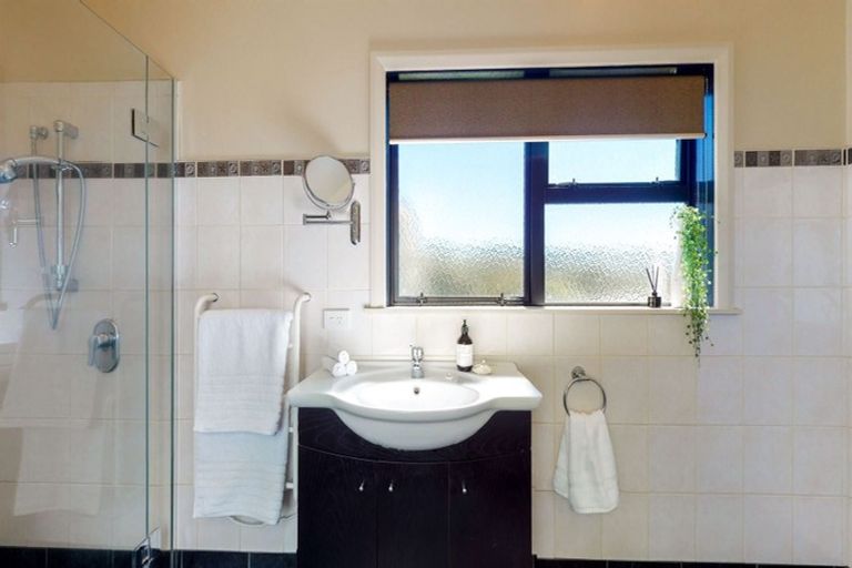 Photo of property in 5 Lillian Street, Belmont, Lower Hutt, 5010