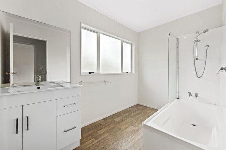 Photo of property in 2/30 Forest Hill Road, Henderson, Auckland, 0612