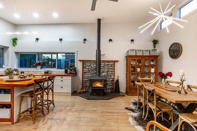 Photo of property in 19 Fleetwood Grove, Waikanae, 5036