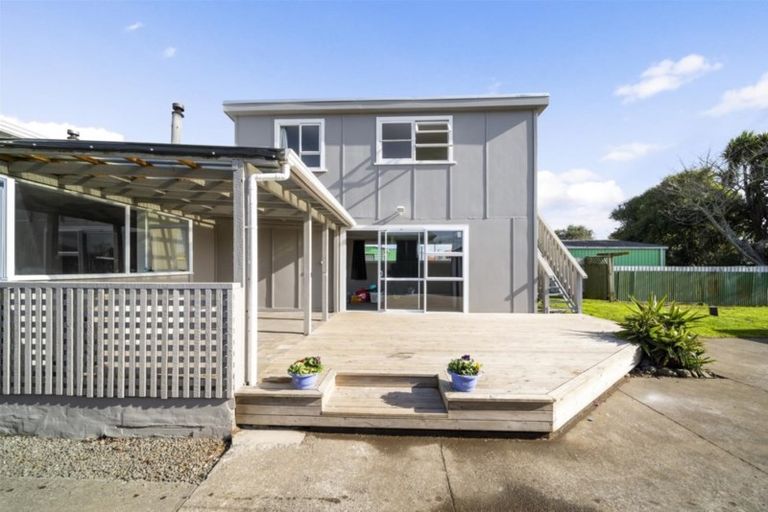 Photo of property in 22 Wellington Street, Hawera, 4610