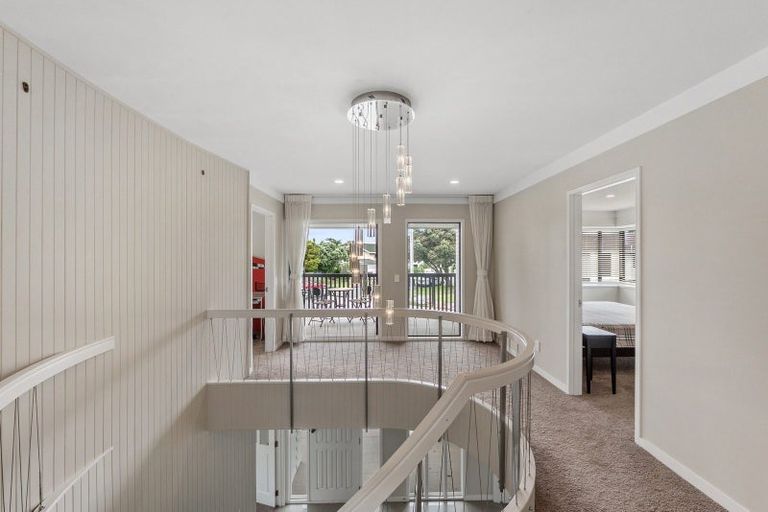 Photo of property in 35 Saltburn Road, Milford, Auckland, 0620