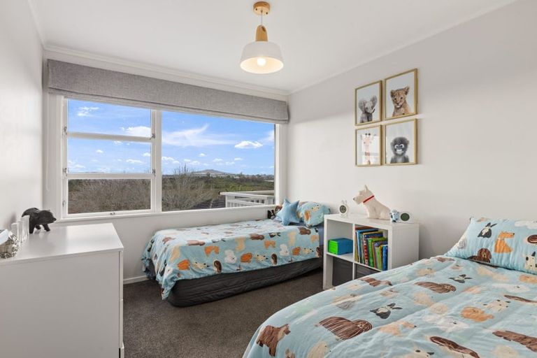 Photo of property in 1/21 Deuxberry Avenue, Northcote, Auckland, 0627