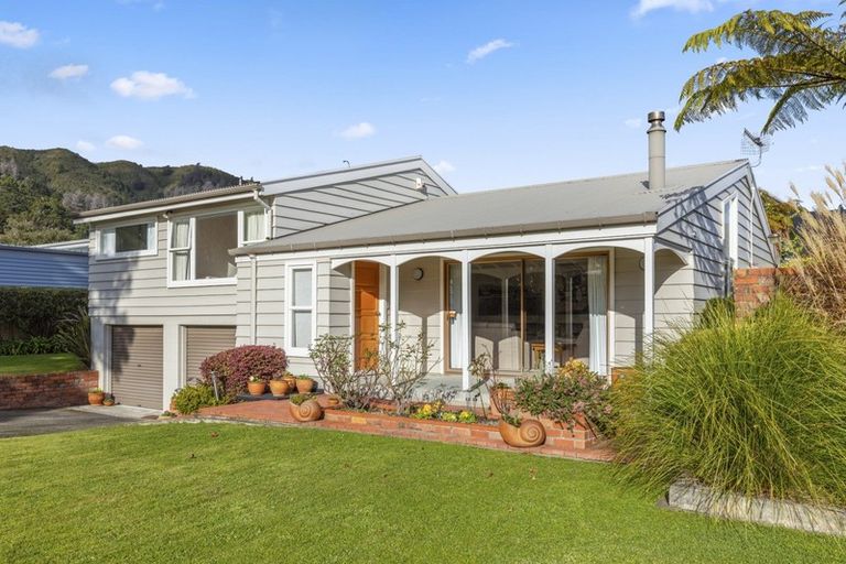 Photo of property in 14 Kairimu Street, Stokes Valley, Lower Hutt, 5019