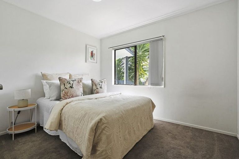 Photo of property in 2/122 Finlayson Avenue, Clendon Park, Auckland, 2103