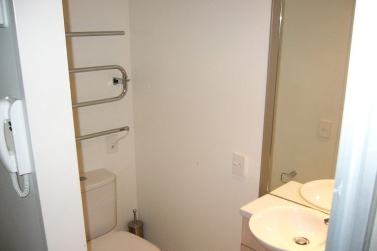 Photo of property in Luna Apartments, 4b/16 Burton Street, Grafton, Auckland, 1010