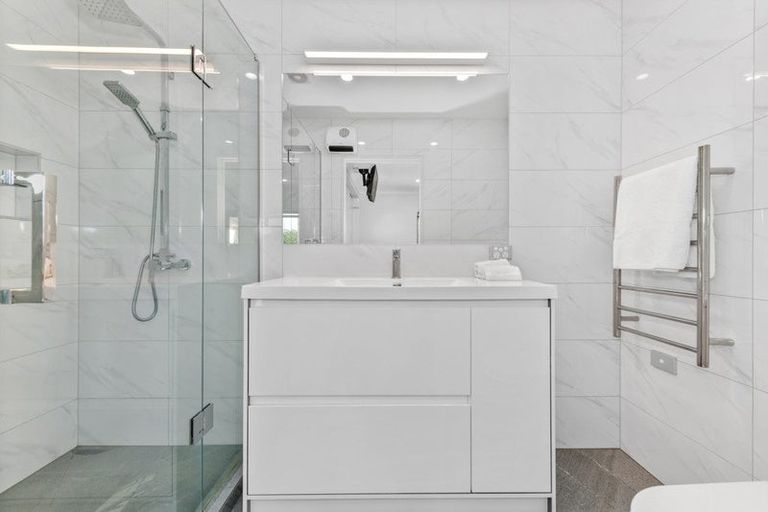 Photo of property in 39b Chieftain Rise, Goodwood Heights, Auckland, 2105