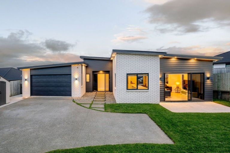 Photo of property in 10 Kapua Crescent, Rototuna North, Hamilton, 3210