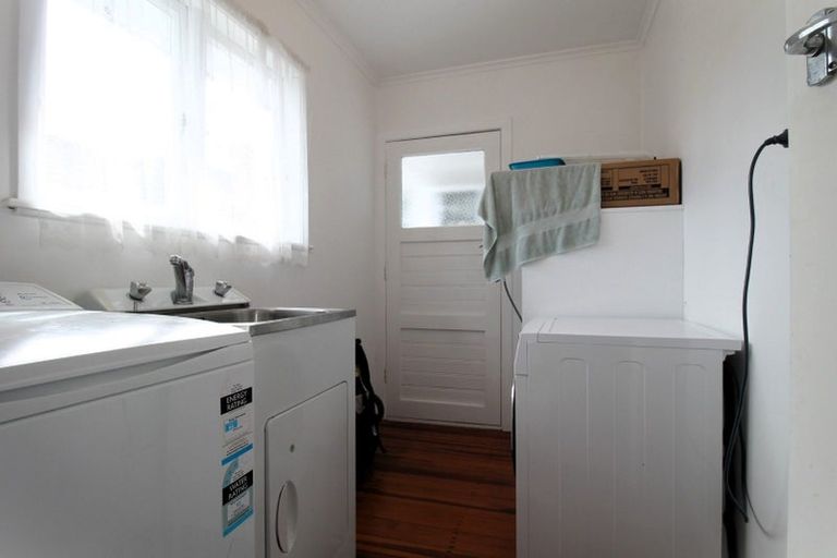 Photo of property in 20a Beaubank Road, Kelston, Auckland, 0602