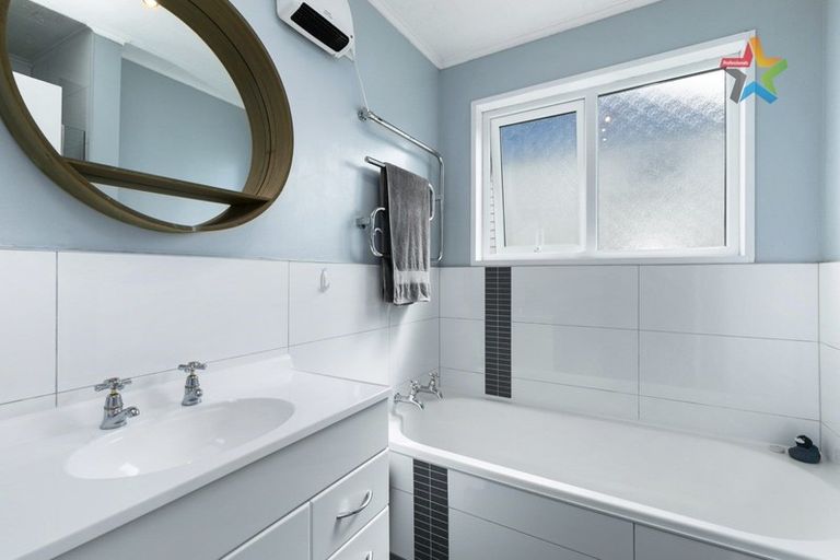 Photo of property in 143 Major Drive, Kelson, Lower Hutt, 5010