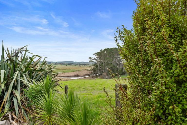 Photo of property in 376 Mangakura Road, Helensville, 0875