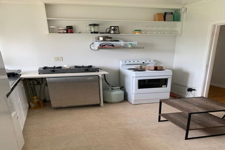 Photo of property in 32 Reid Road, New Lynn, Auckland, 0600