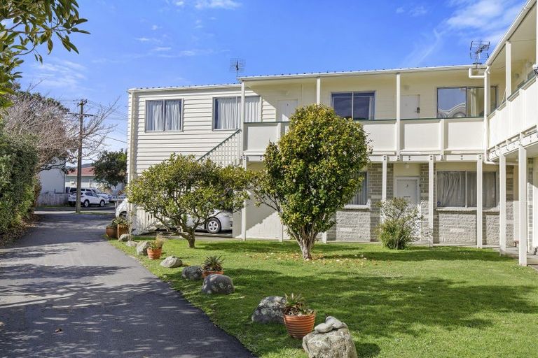 Photo of property in 8/19 Pirie Crescent, Moera, Lower Hutt, 5010