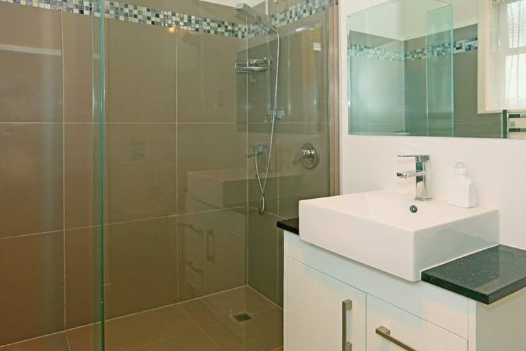 Photo of property in 4285 Great North Road, Glendene, Auckland, 0602