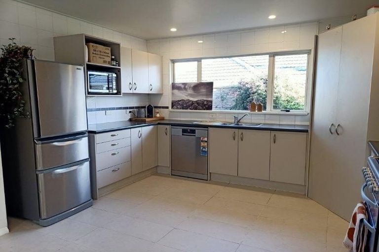 Photo of property in 11 Kendal Avenue, Burnside, Christchurch, 8053