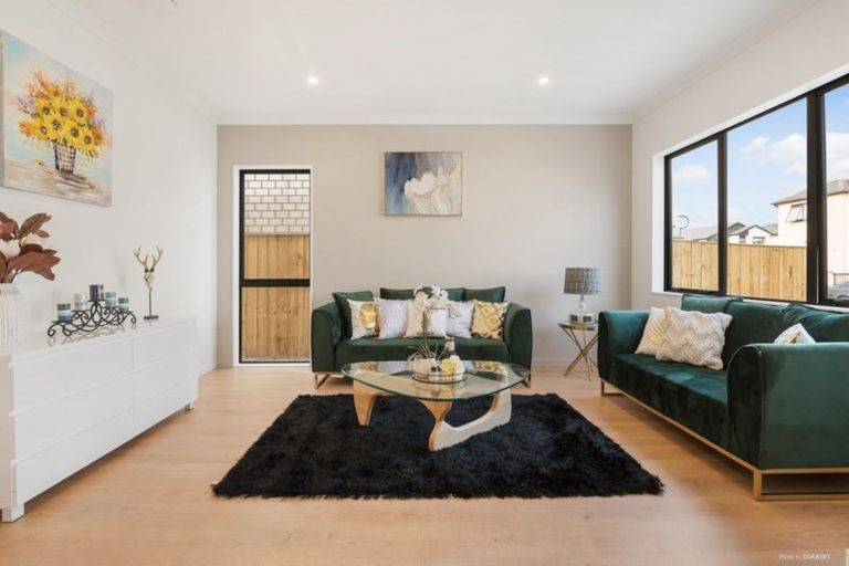 Photo of property in 71 Drumbuoy Drive, Flat Bush, Auckland, 2019