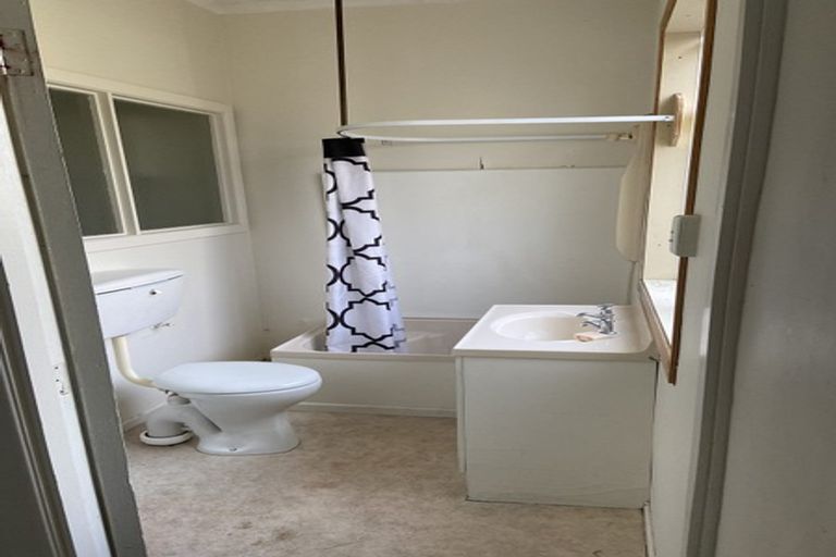 Photo of property in 59a Randwick Crescent, Moera, Lower Hutt, 5010