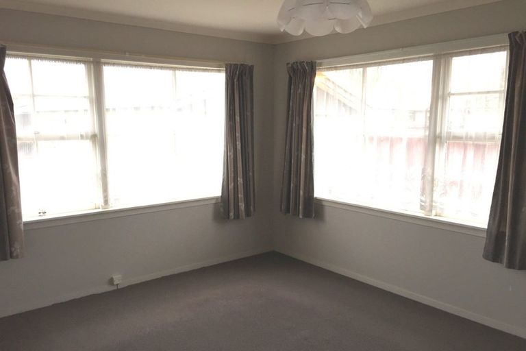 Photo of property in 33 Denniston Crescent, Redwood, Christchurch, 8051