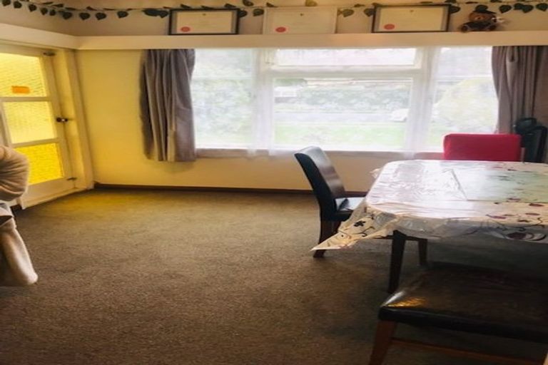 Photo of property in 89 Queenwood Road, Levin, 5510