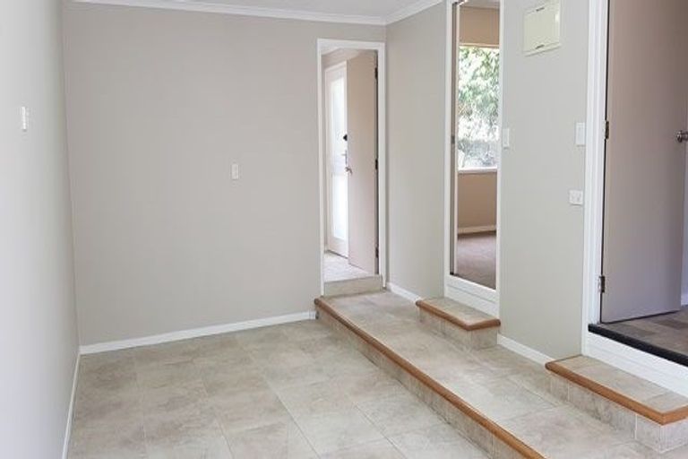 Photo of property in 2/4202a Great North Road, Glendene, Auckland, 0602