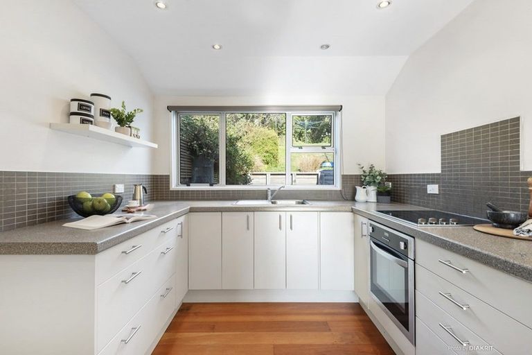 Photo of property in 6 Warwick Street, Wilton, Wellington, 6012