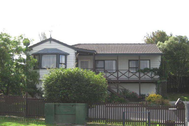Photo of property in 77 Harmel Road, Glendene, Auckland, 0602