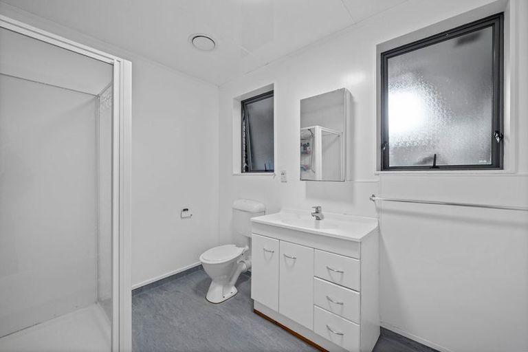 Photo of property in 29 Woodbank Drive, Glen Eden, Auckland, 0602