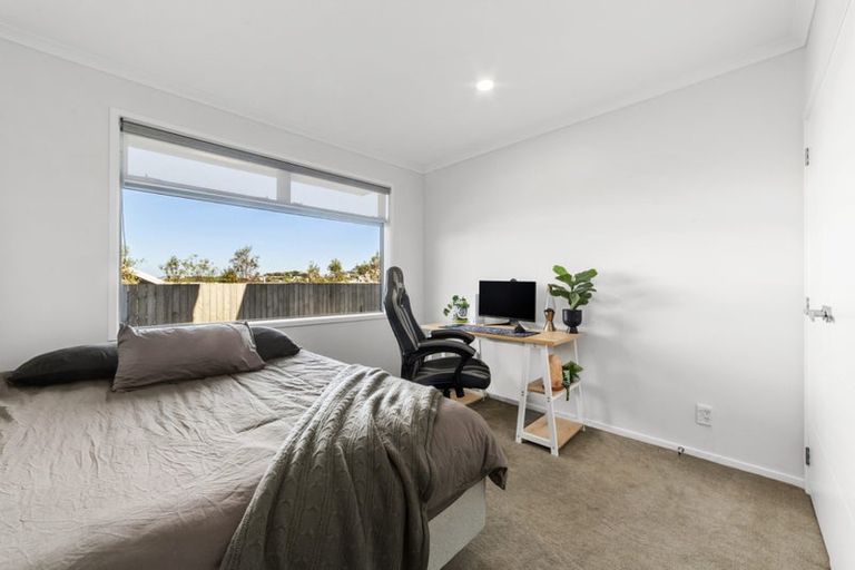 Photo of property in 35 Cresswell Place, Johnsonville, Wellington, 6037