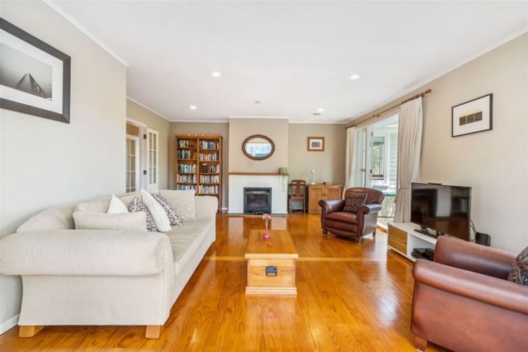 Photo of property in 2/24 Selwyn Crescent, Forrest Hill, Auckland, 0620