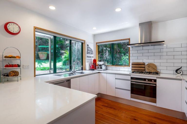 Photo of property in 86 Wood Bay Road, Titirangi, Auckland, 0604