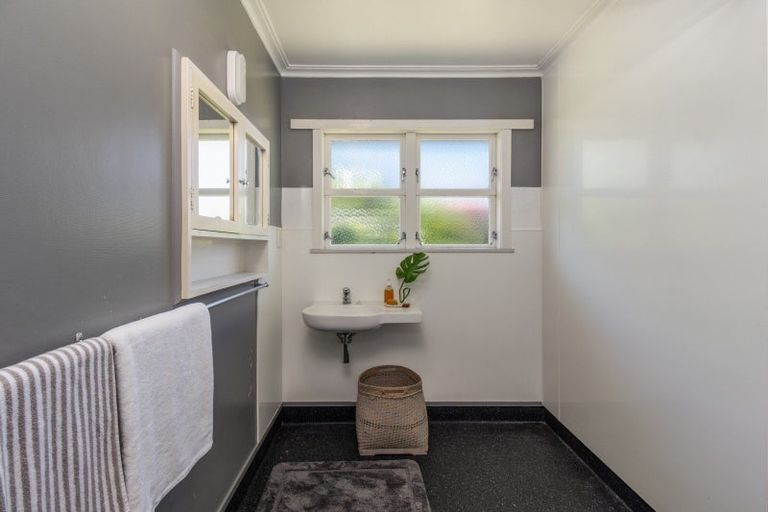 Photo of property in 15 Wyatt Avenue, Onekawa, Napier, 4110