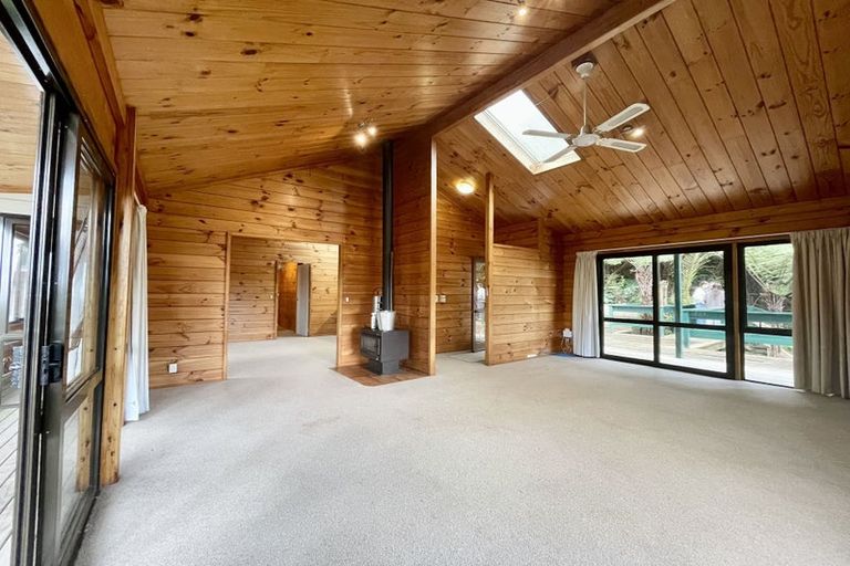 Photo of property in 25 Emlyn Place, Torbay, Auckland, 0630