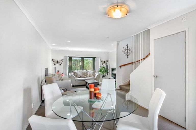 Photo of property in 63 Barnea Circle, Glen Eden, Auckland, 0602