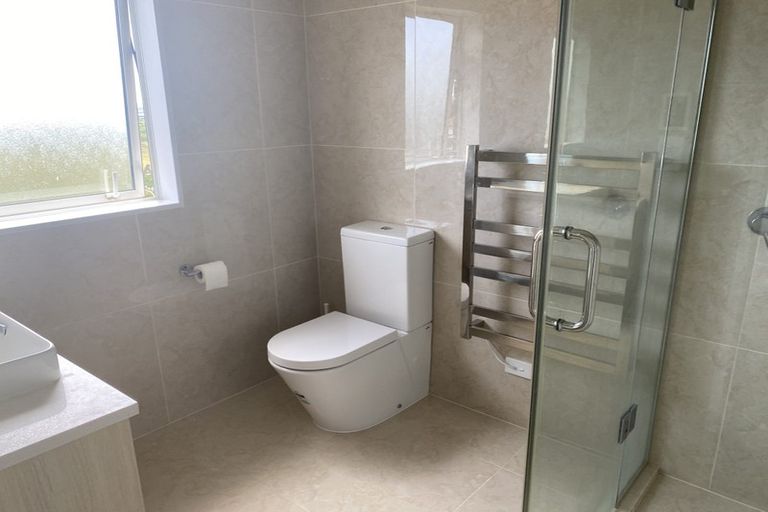 Photo of property in 34a Exmouth Road, Northcote, Auckland, 0627