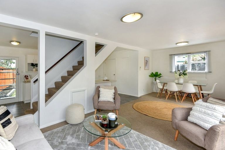 Photo of property in 33 Flay Crescent, Burnside, Christchurch, 8053