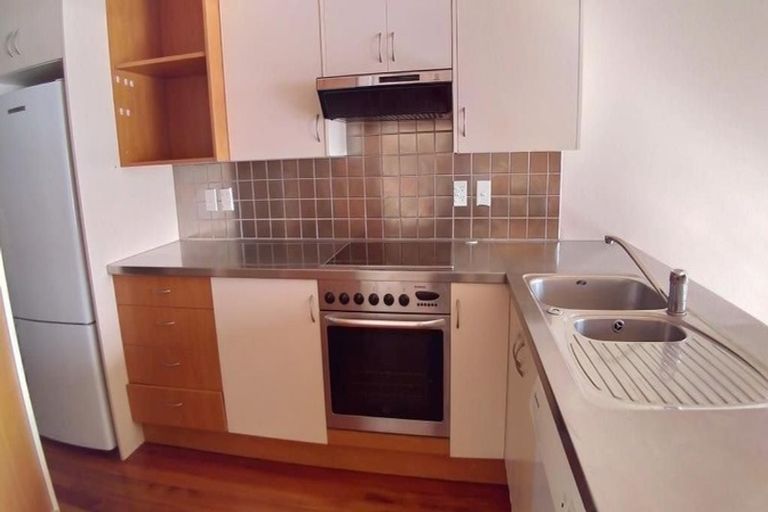 Photo of property in 2/198 Hurstmere Road, Takapuna, Auckland, 0622