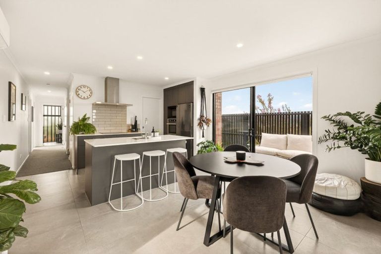 Photo of property in 20 Atutahi Lane, Papamoa, 3118