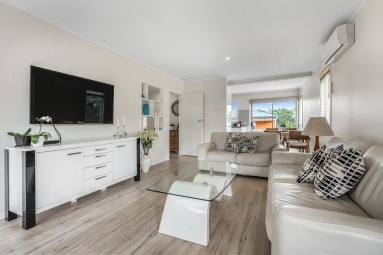 Photo of property in 1/51 Selwyn Crescent, Forrest Hill, Auckland, 0620
