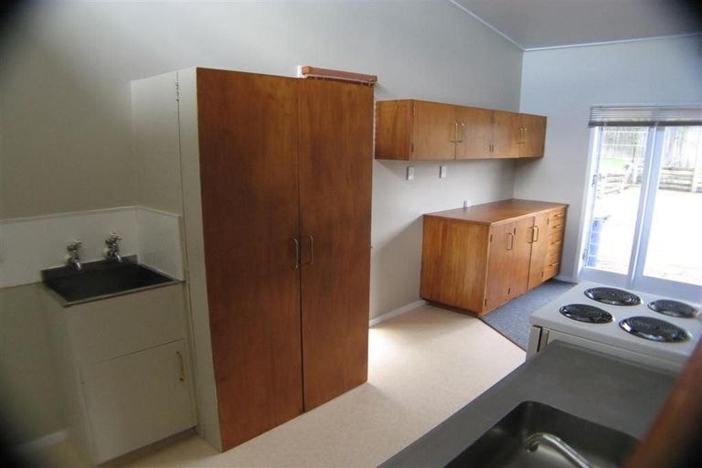 Photo of property in 2/135 Glenfield Road, Hillcrest, Auckland, 0626