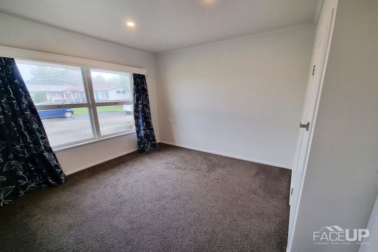 Photo of property in 2/35 Shakespeare Road, Milford, Auckland, 0620