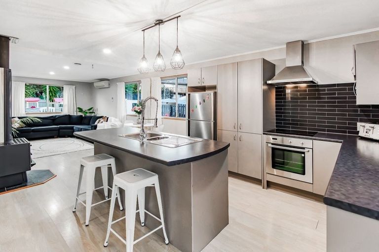 Photo of property in 4 Albemarle Place, Massey, Auckland, 0614