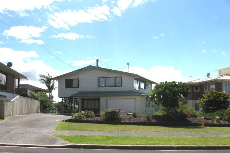 Photo of property in 2/26 Ridge Road, Waiake, Auckland, 0630