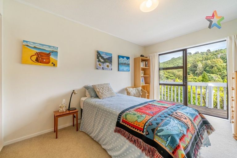 Photo of property in 42 Matuhi Street, Tirohanga, Lower Hutt, 5010