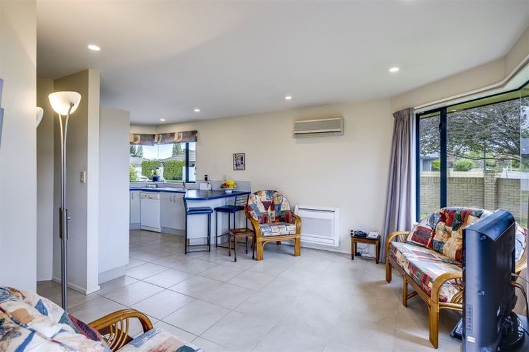 Photo of property in 2 Chelsea Drive, Taradale, Napier, 4112